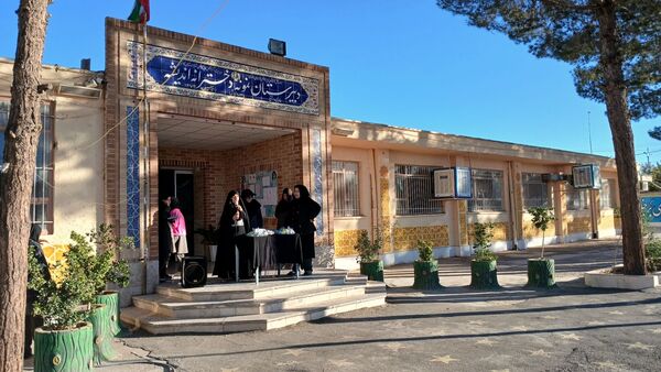 حماسه‌‌ روز‌ دانش‌ آموز‌‌‌ در‌ دبیرستان‌ نمونه‌ اندیشه‌