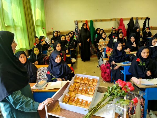 ویژه برنامه هفته نیروی انتظامی در دبیرستان شهید تیمسار فلاحی ناحیه یک کرج 
