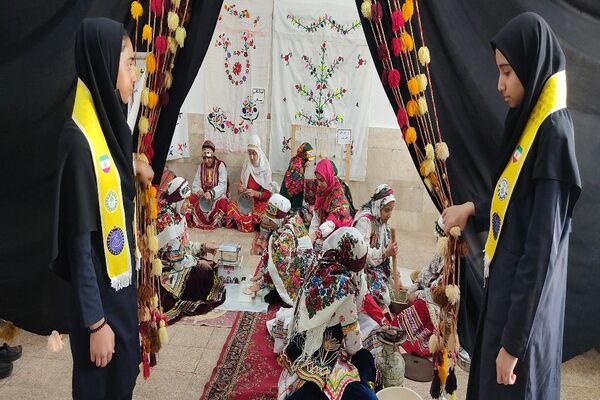 اجلاس استانی ویژه مدیران دبیرستان‌های نمونه دولتی و شبانه‌روزی استان خراسان رضوی در دبیرستان دخترانه شهید مجید دهنوی