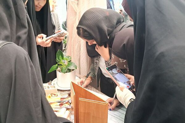 برپایی غرفه‌های اتحادیه انجمن‌های اسلامی در شهرستان فیروزکوه