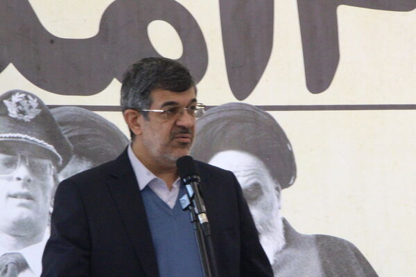 مراسم نمادین استقبال از امام خمینی (ره) در فرودگاه یزد 