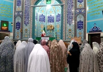 استقبال پرشور دانش‌آموزان شهریاری از آیین معنوی اعتکاف