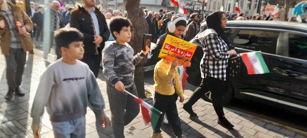 اجتماع بزرگ مردم فردیس همزمان با سراسر کشور در راهپیمایی 22 دی