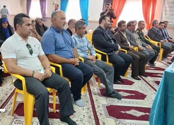 رزمایش اهدا لوازم التحریر به دانش‌آموزان نیازمند در محمودآباد