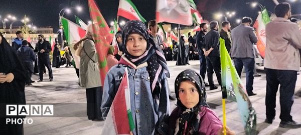 یک تجمع شلوغ با جواد قارایی