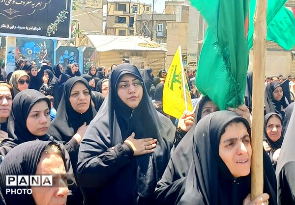  برافراشته شدن پرچم های «یالثارات‌الحسین» بر دوش عزاداران حسینی کامیاران