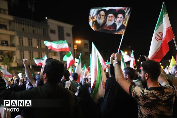 حضور پررنگ اداره آموزش و پرورش در راهپیمایی میدان انقلاب