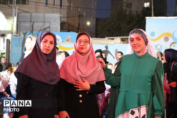 جشن شکوفه‌ها در مدرسه ۱۷ شهریور بجنورد با یاد دختران شهید میناب
