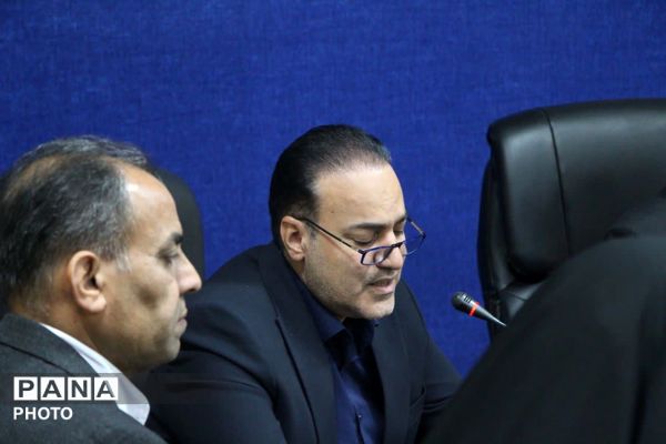 برگزاری اولین جلسه طرح «با انرژی ها» برای مدیریت مصرف انرژی در مدارس یزد