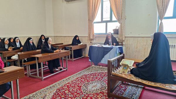مسابقات قرآن و احکام دختران ابتدایی در دارالقرآن امام حسین(ع) ناحیه ۶ مشهد