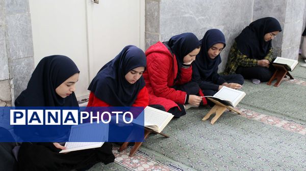 برگزاری جلسات انس با قرآن در دبیرستان دخترانه معلم 