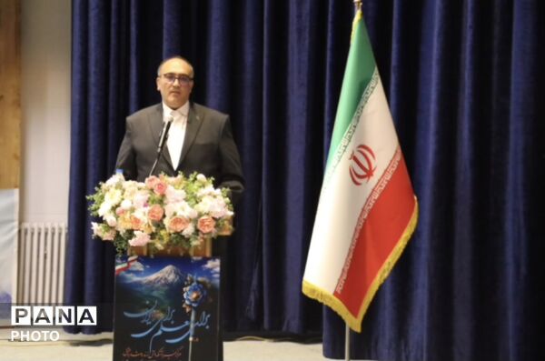 تجلیل از معلمان نمونه منطقه ۳؛ قدردانی از تلاش‌های اثرگذار در تعلیم و تربیت
