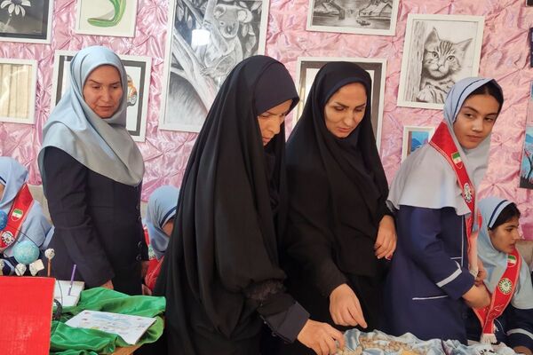 افتتاحیه جشنواره فرهنگی هنری ماها در دبستان قدر بهارستان۲