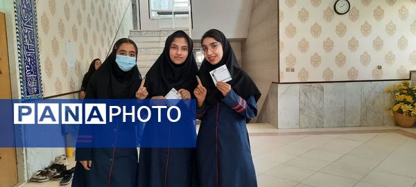 برگزاری انتخابات شورای دانش‌آموزی در دبیرستان شاهد طالقانی