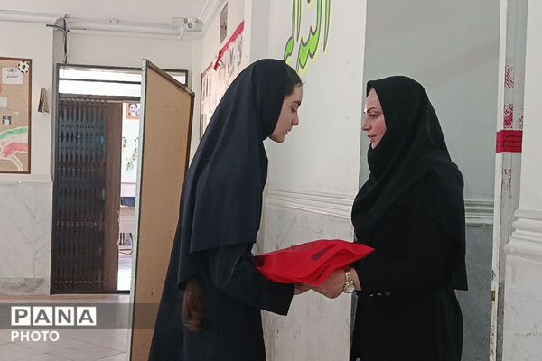 با کتاب و لبخند، مسیر علم را آغاز کردیم