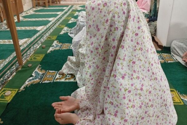 جلسه هفتگی توسل به آقا امام زمان (عج) در خوابگاه دخترانه شهید مجید دهنوی 