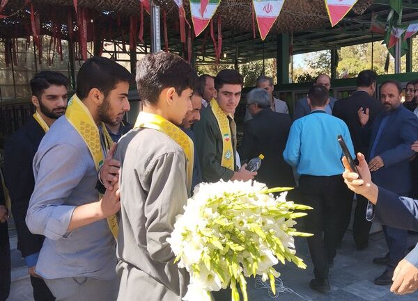 مراسم غبارروبی و عطرافشانی مزار شهدای 400 دستگاه ناحیه 3 کرج در هفته دفاع مقدس