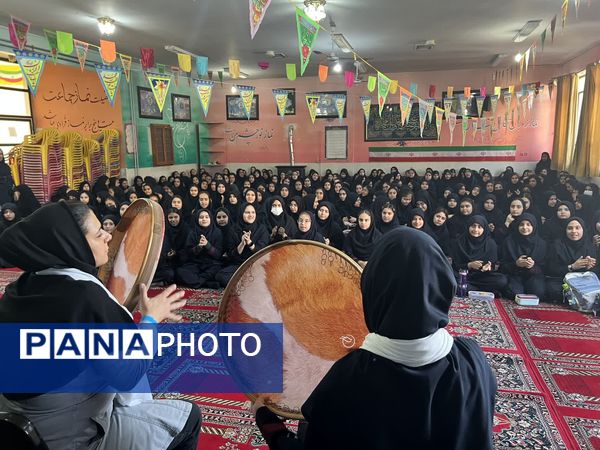 مراسم بزرگداشت روز حافظ در دبیرستان شاهدشهید قاسم سلیمانی