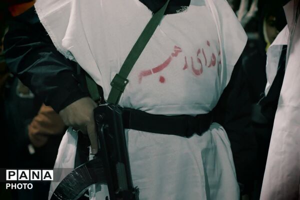 تجدید عهد با خون شهدا؛ «کفن‌پوشان» همدان شبانه بر آرمان‌های انقلاب ایستادند