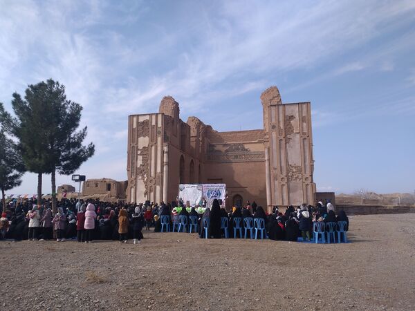 پیاده‌روی خانوادگی به مناسبت نیمه شعبان در روستای زوزن