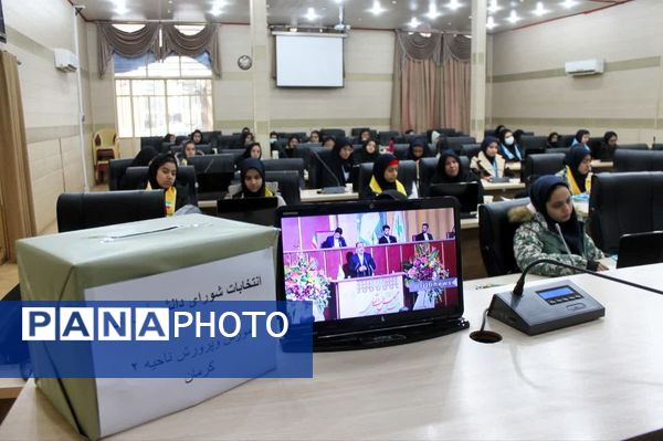 شور و نشاط در سیزدهمین دوره انتخابات شورای دانش‌آموزی کرمان
