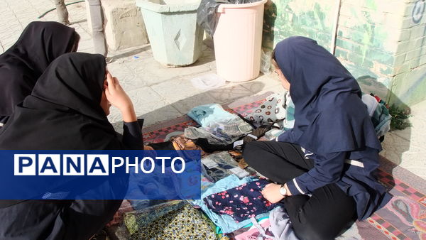 بازارچه کسب و کار دانش‌آموزان دختر در دبیرستان متوسطه اول معلم