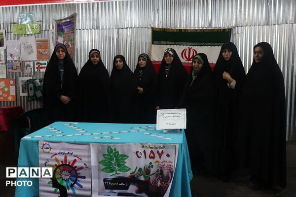 نمایشگاه فرهنگی هنری دانش‌آموزان در نماز جمعه باقرشهر و کهریزک 