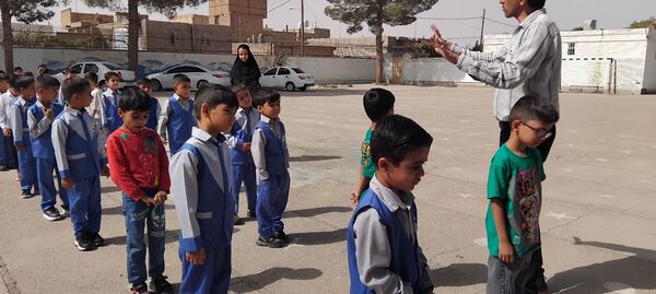 جشن شکوفه ها درمدرسه مرحوم زرتاش شهرستان خلیل آباد 