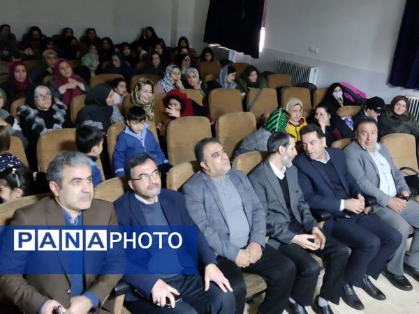 برگزاری اختتامیه جشنواره و نمایشگاه یلدایی کانون فرهنگی‌تربیتی روح‌الله در منطقه ۵