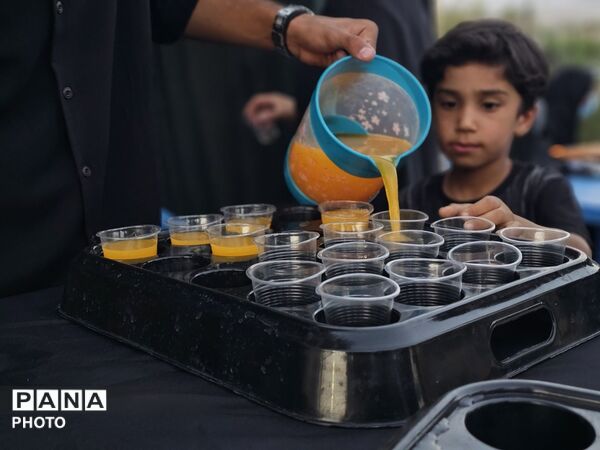 موکب سازمان دانش‌آموزی حاجی‌آباد؛ میعادگاهِ خدمت به جاماندگانِ اربعین