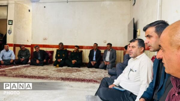 دیدار مسئول خدمات کارکنان نیروی دریایی سپاه با خانواده شهید سید فرشاد علوی