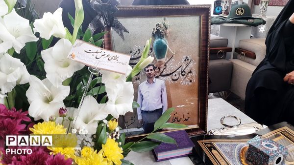  دیدار بانوان خادمیار و دانش‌آموزان از خانه شهید حسین حسینی  