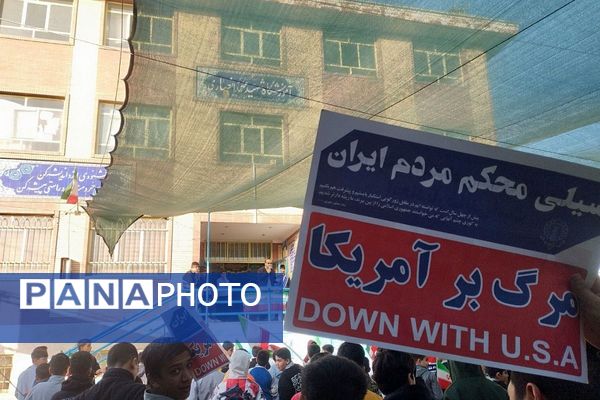 جشن آغاز دهه فجر در دبیرستان شهید احمدی روشن 