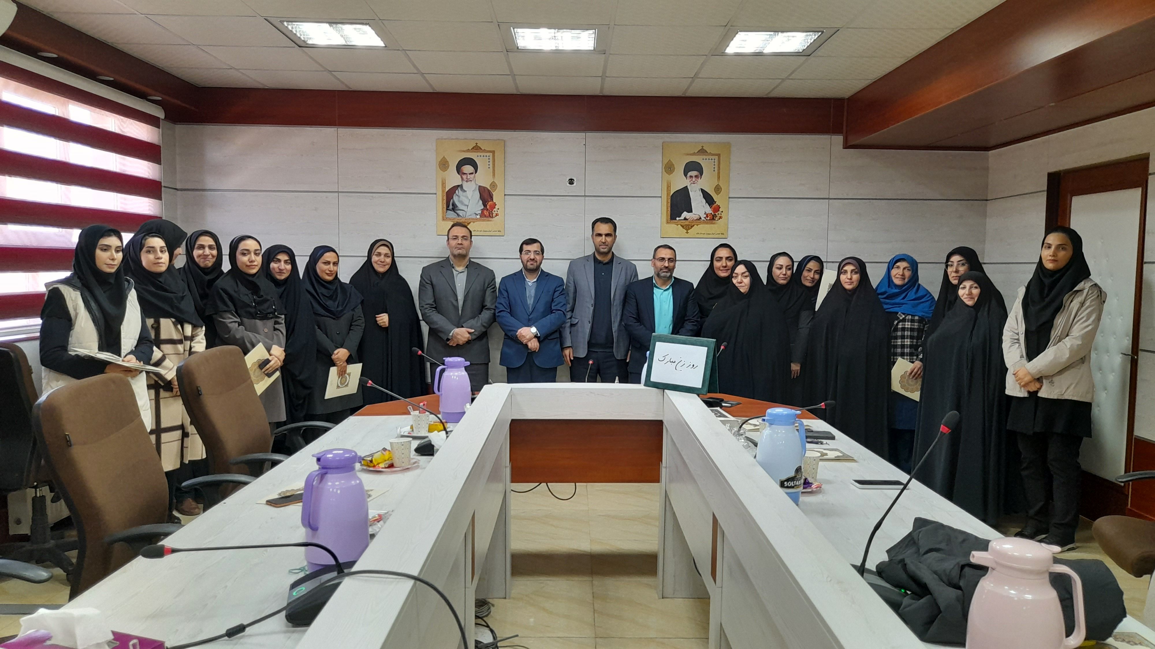 مراسم تجلیل از زحمات بانوان اداره آموزش و پرورش ملارد به مناسبت روز مادر 