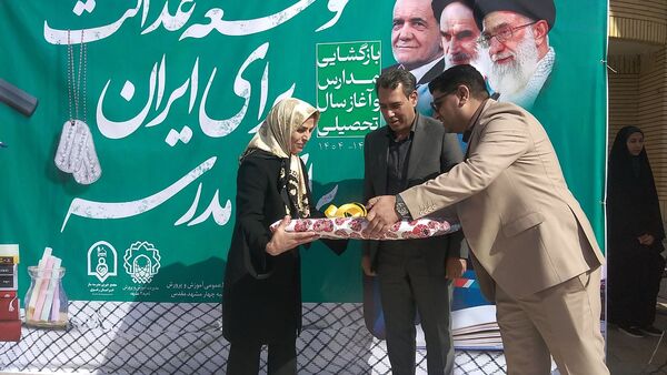 نواخته شدن زنگ مهر،زنگ خیرین و زنگ ایثار  در دبیرستان حسین ملایی