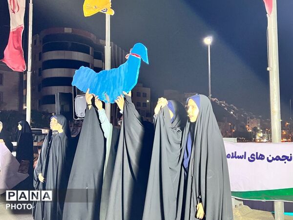 اجرای برنامه روز ملی خلیج فارس توسط دختران انجمن اسلامی