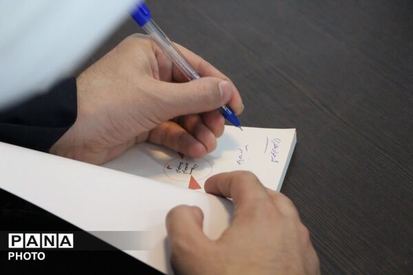 محفل نویسنده کتاب «فرمانده سری» در یزد