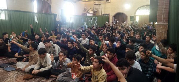 اعتکاف دانش‌آموزی در مرند با حضور حجت‌الاسلام بختیار بایرام اُف