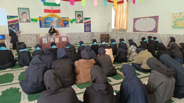 شور انقلابی و شمیم مهدوی در دبیرستان تمام تشکیلاتی الزهرا(س) شهرستان سرخس
