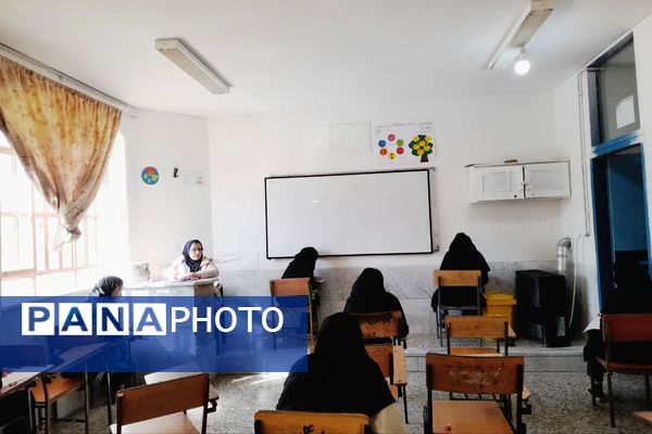 آزمون پیشرفت تحصیلی در دبیرستان آیت الله طالقانی داریون