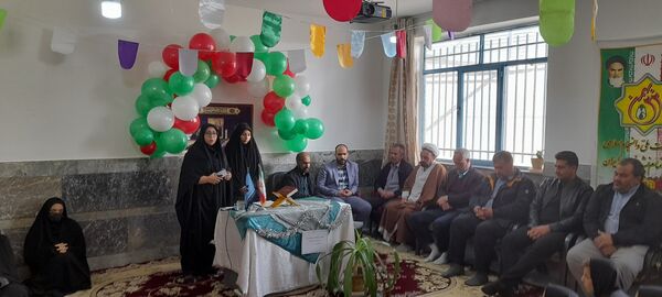 نواخته شدن زنگ گلبانگ انقلاب اسلامی در دبیرستان پگاه روستای مارکده
