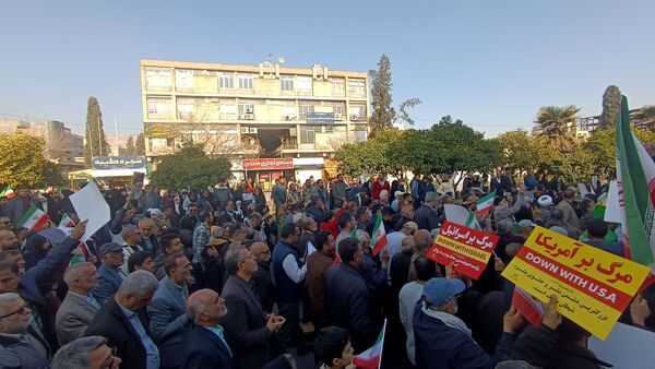 مشت محکم مردم غیور شیراز در دهان اغتشاشگران 