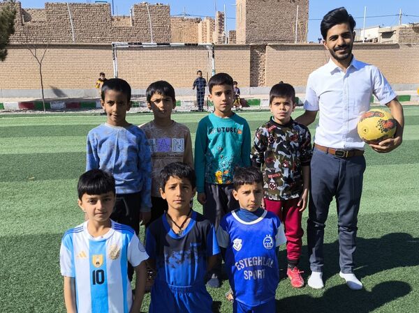 مسابقات فوتبال دبستان شهید پسندیده روستای فدافن شهرستان کاشمر 