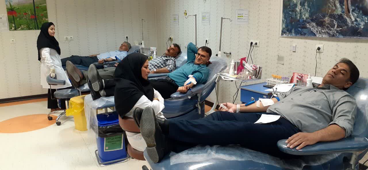 اهدای خون توسط کارکنان اداره آموزش و پرورش بویراحمد