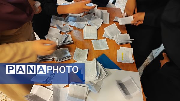 برگزاری انتخابات همیار مشاور در مدرسه نمونه دولتی ۹ دی یاسوج با شعار «همیار مشاور برتر، مدرسه برتر»