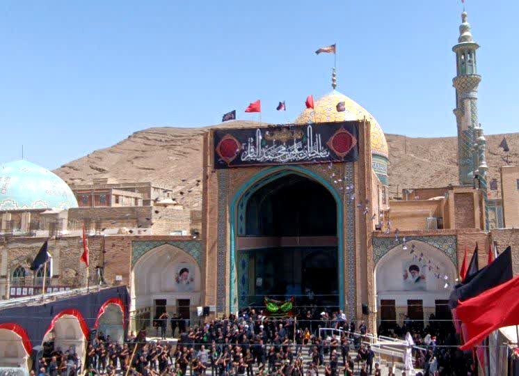 اقامه عزا و نوحه خوانی در صحن آستان مقدس حضرت سلطانعلی(ع) 