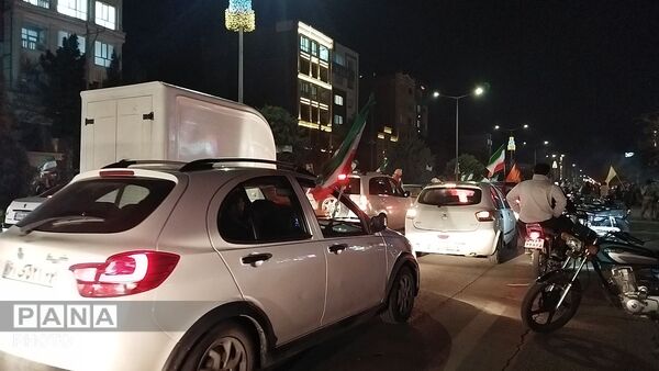 رژه ماشینی عاشقان وطن با خودرو های خود در بلوار فضل نیشابور 