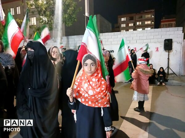 انزجار مردم آبرسانی فردیس از دشمن متخاصم در راهپیمایی‌های هرشب