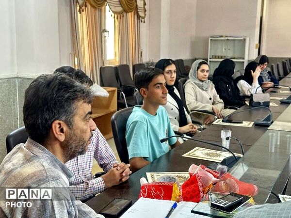 آیین تجلیل از خبرنگاران پانا و اعضای شورای دانش‌آموزی بستک