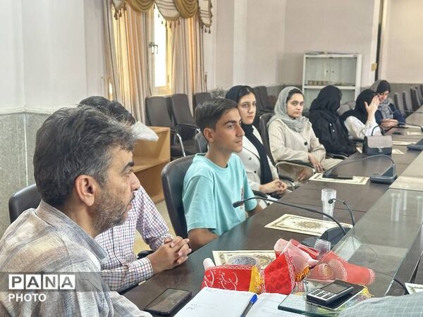 آیین تجلیل از خبرنگاران پانا و اعضای شورای دانش‌آموزی بستک